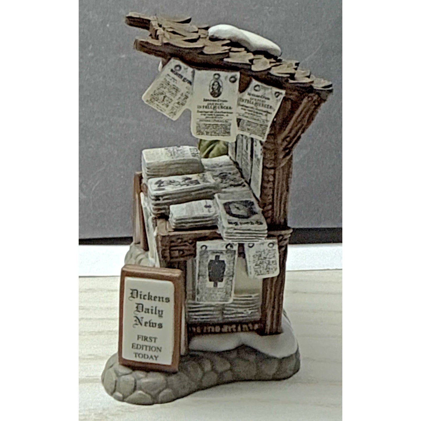 Vtg Lot of 2 Dept 56 London Newspaper Stand Christmas Dickens Village Heritage