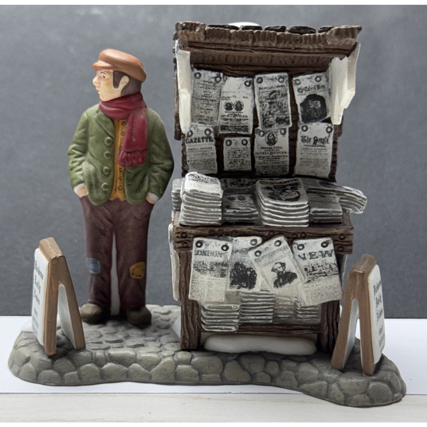 Vtg Lot of 2 Dept 56 London Newspaper Stand Christmas Dickens Village Heritage