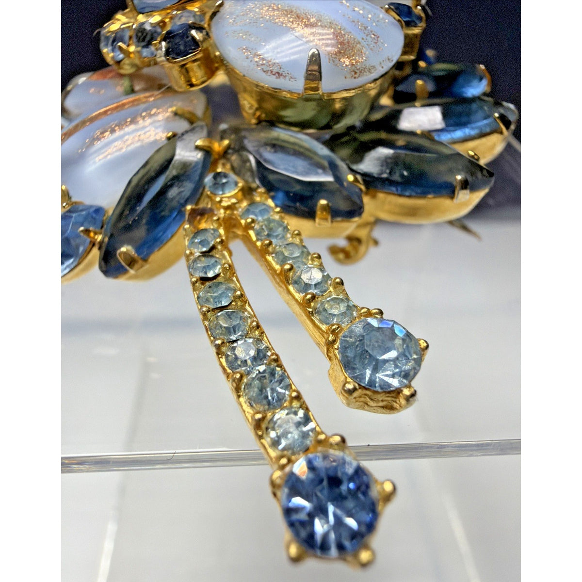 Vintage Juliana DeLizza Elster Gold Fluss Blue Floral Rhinestone Brooch As Is