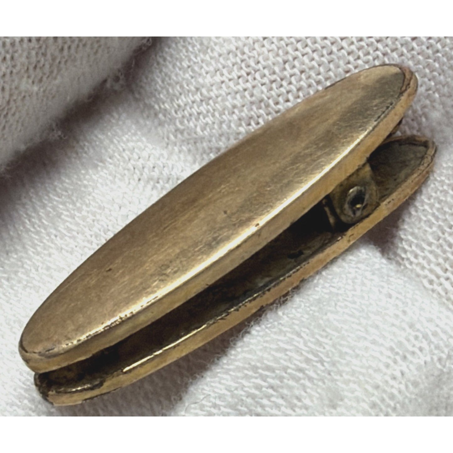 Edwardian Victorian Oval Yellow Gold Tone Embossed Tie Bar Clip Lingerie Clasp