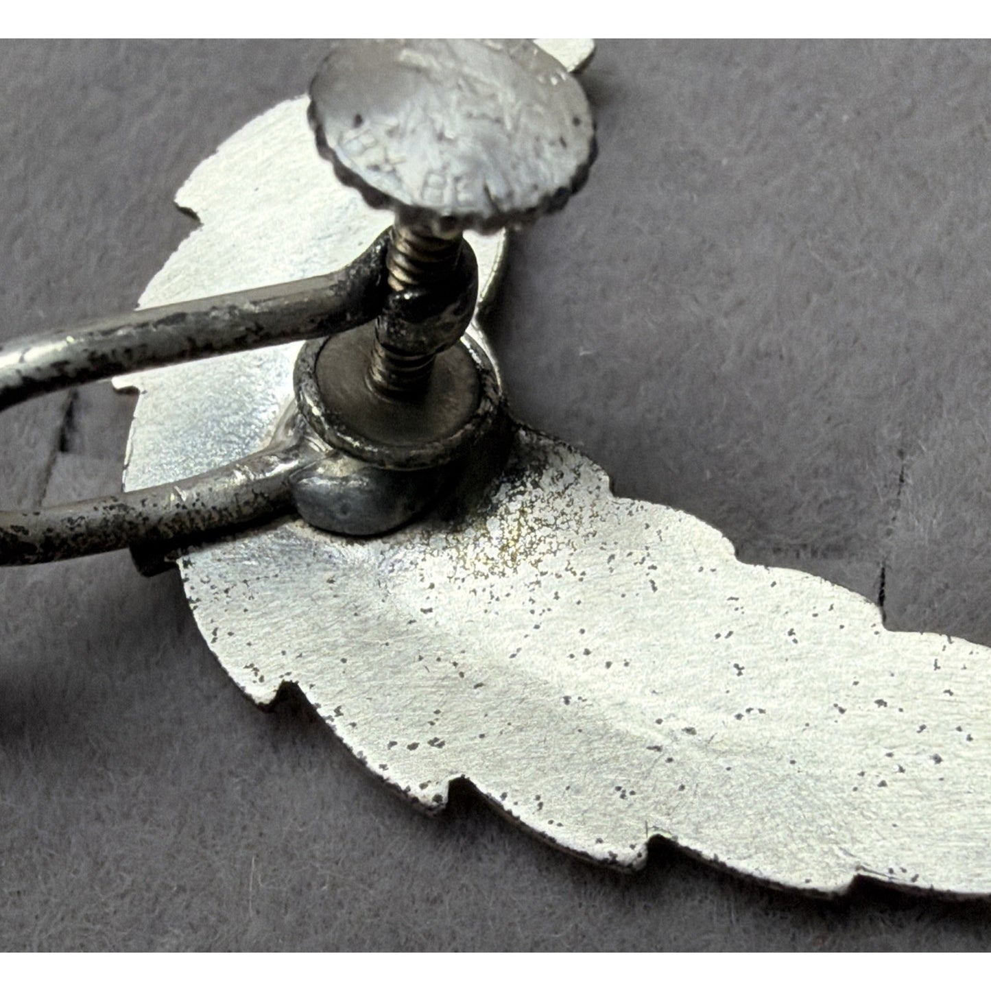 Vtg Bell Trading Post Sterling Silver Leaf Earrings Feathered Screw Back Card