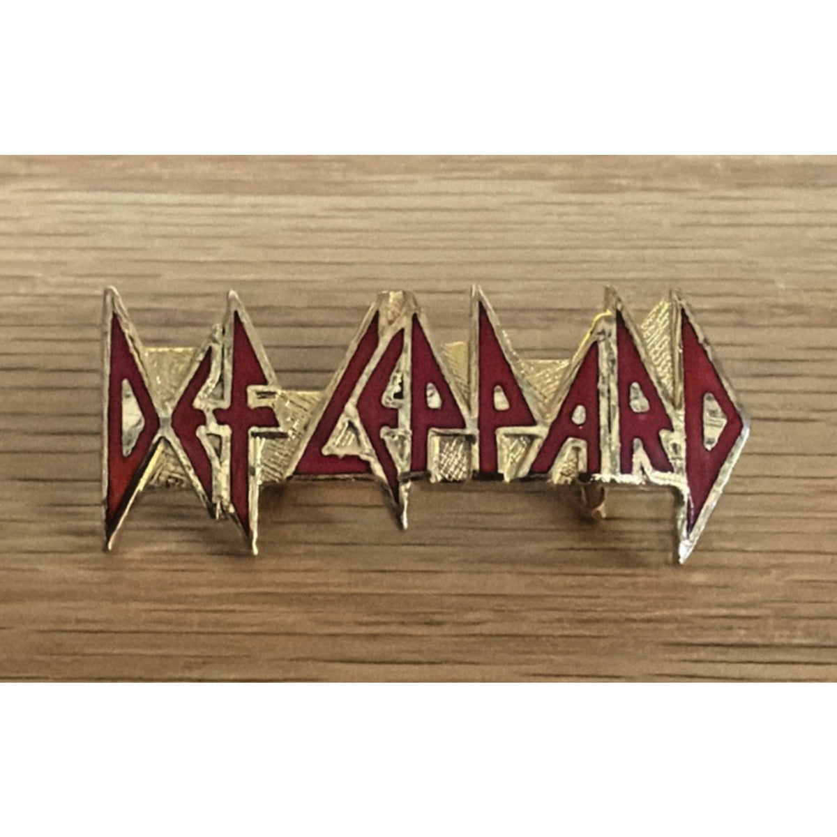 Vintage Def Leppard Gold Tone Enamel Red Badge Button Pin Pinback Heavy Metal
