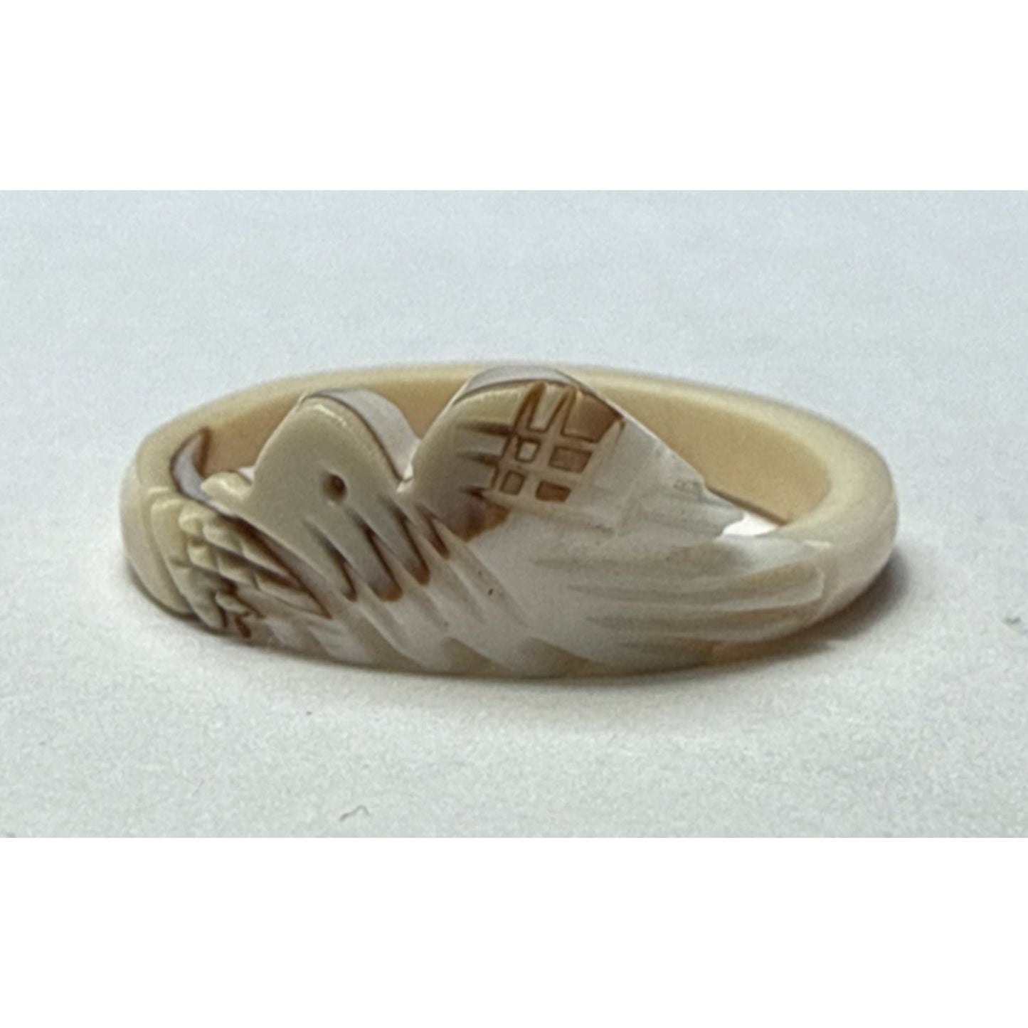Vintage Southwest Style Bird in Flight Carved Shell Ring Sz 5.75