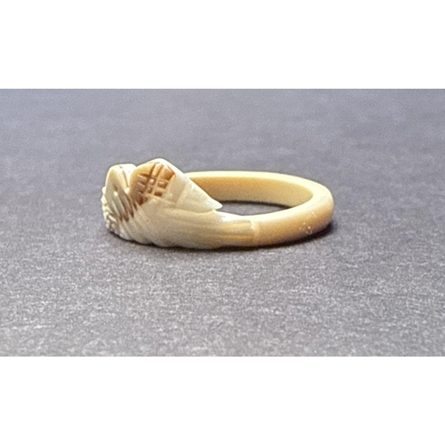 Vintage Southwest Style Bird in Flight Carved Shell Ring Sz 5.75