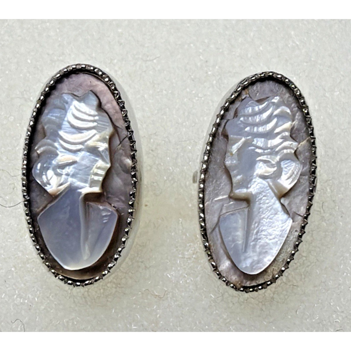 Vtg 10K 14K White Gold Shell Abalone Carved Etched Cameo Stud Earrings As Is