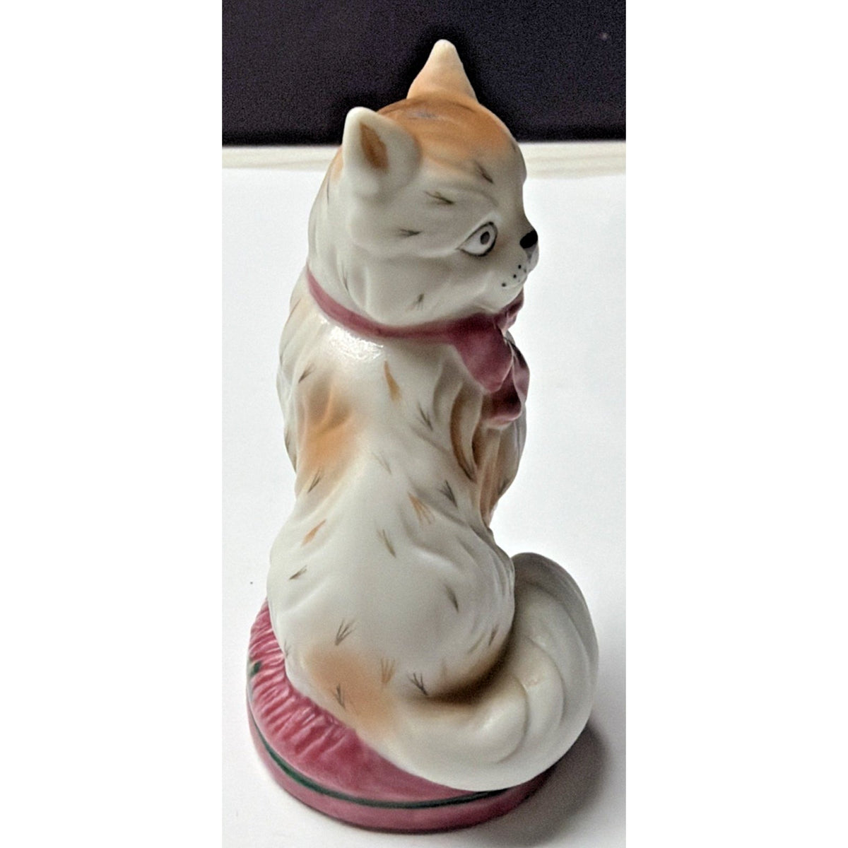 Vintage 1986 Franklin Mint Curio Cabinet Staffordshire Porcelain Cat Pillow