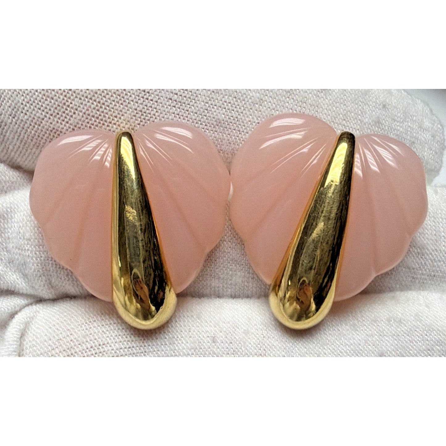 Vintage Avon Pastel Winter Pastels Pink Lucite Gold Toned Heart Earrings Ribbed