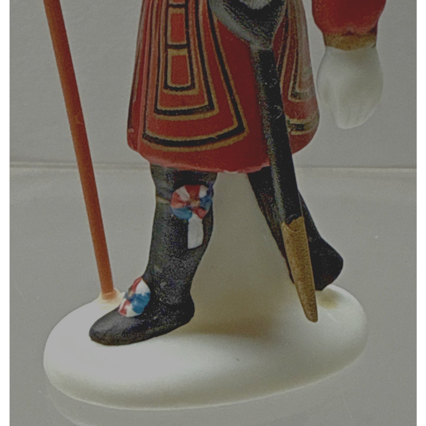 Vintage Dept 56 Yeomen of The Guard Single Figure Dickens 58397