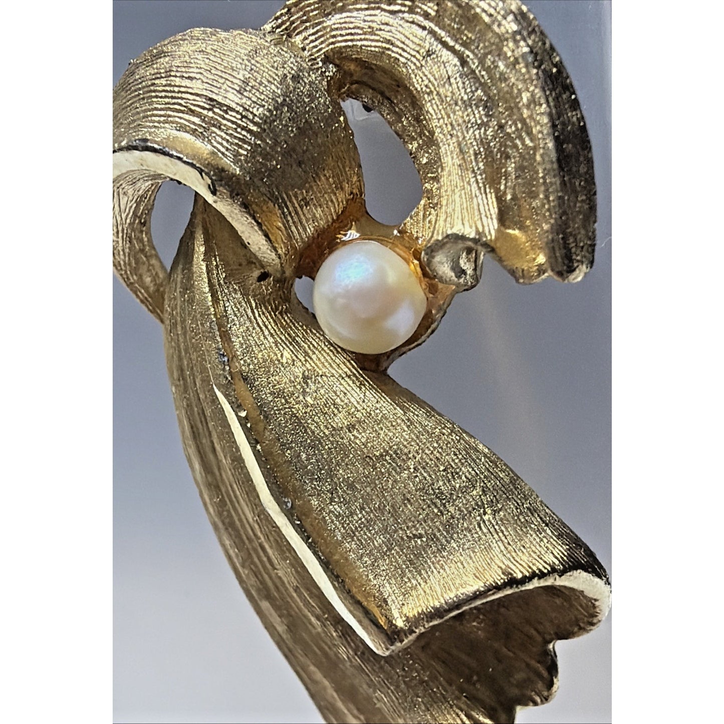 Vintage BSK Brushed Gold Tone Ribbon Faux Pearl Brooch