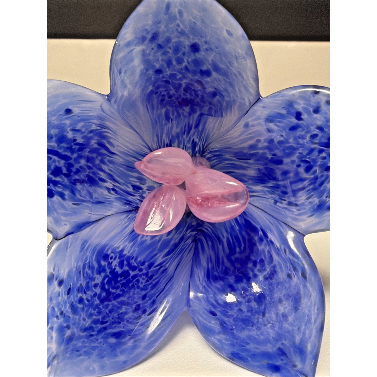 Vtg Hand Blown Art Glass Long Stem Flower Green Stem Blue Mottled Pink Center
