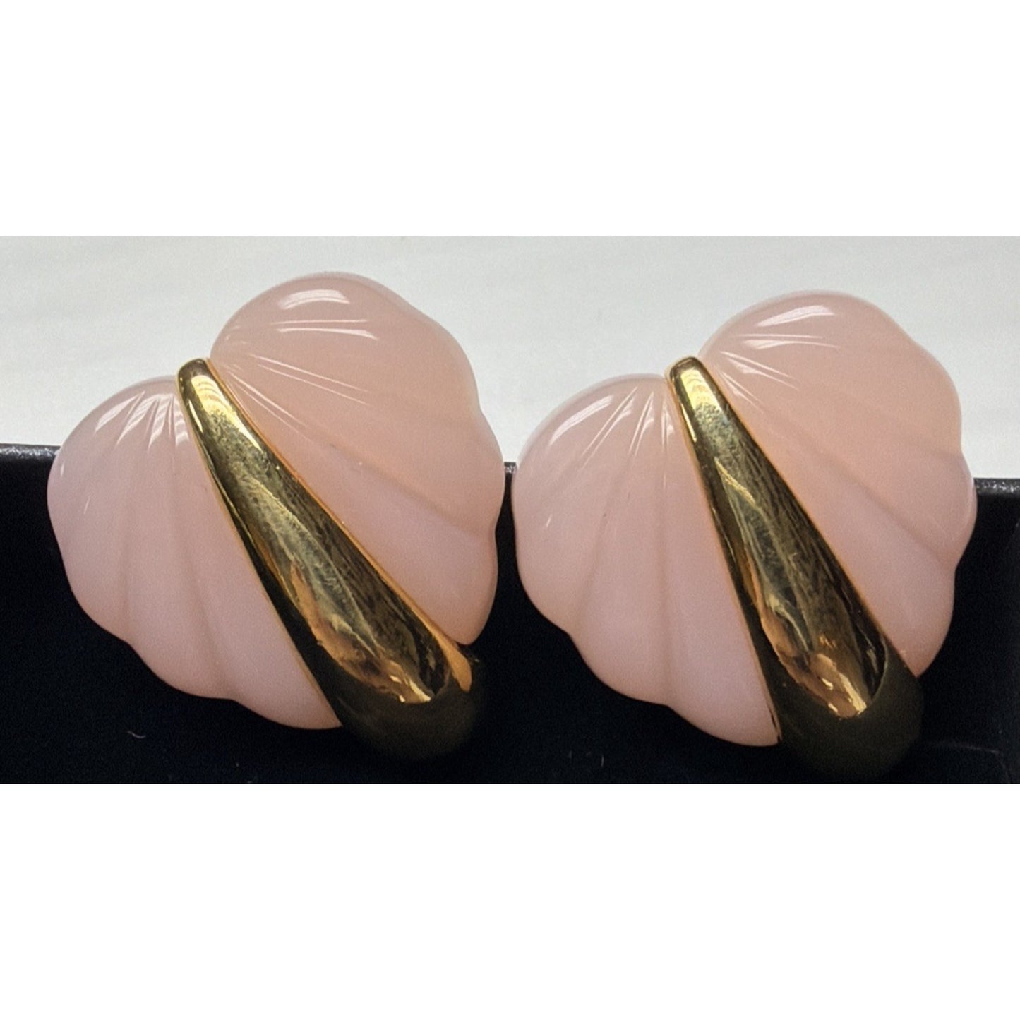 Vintage Avon Pastel Winter Pastels Pink Lucite Gold Toned Heart Earrings Ribbed