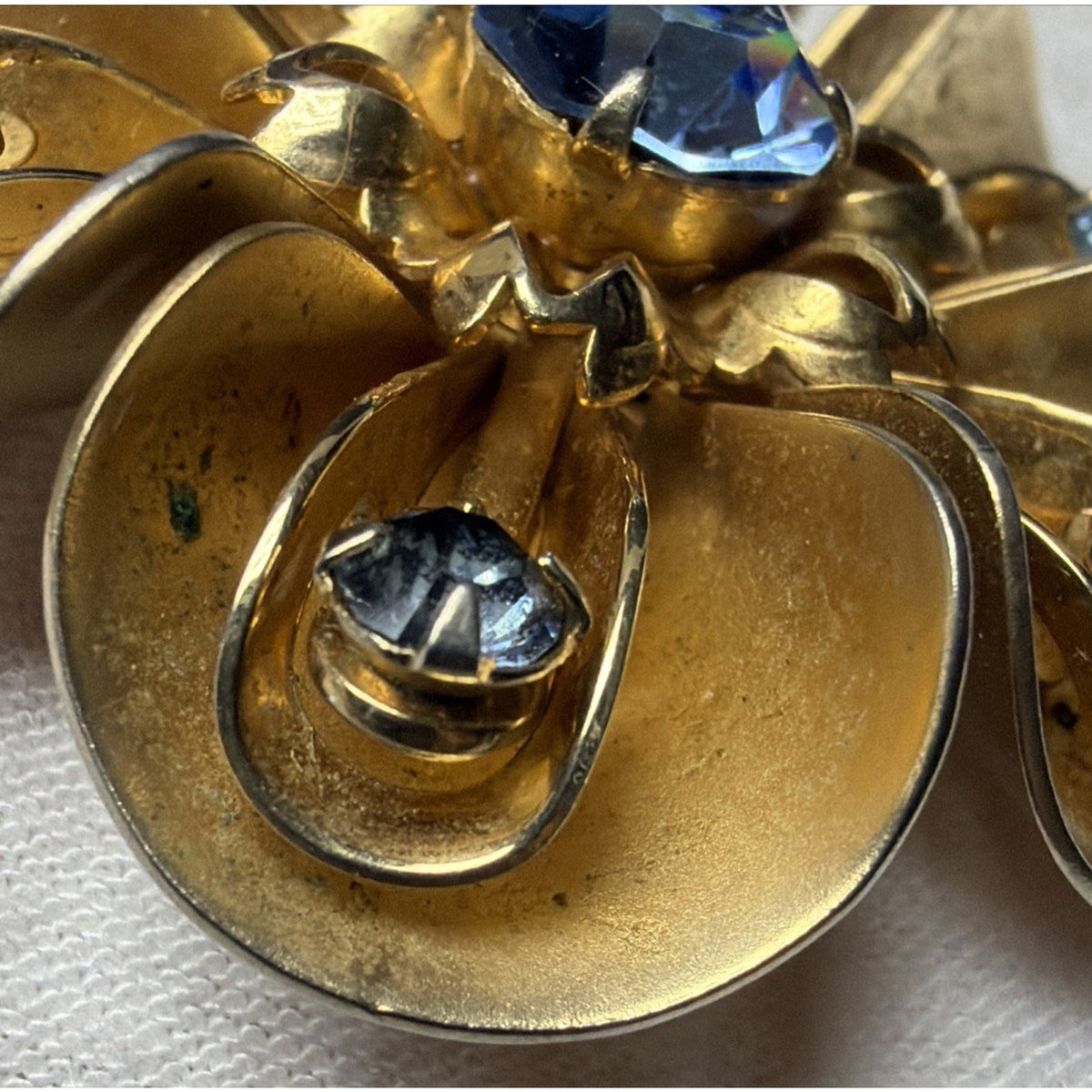Vintage Gold Tone Blue Rhinestone Flower Blossom Brooch Ornate