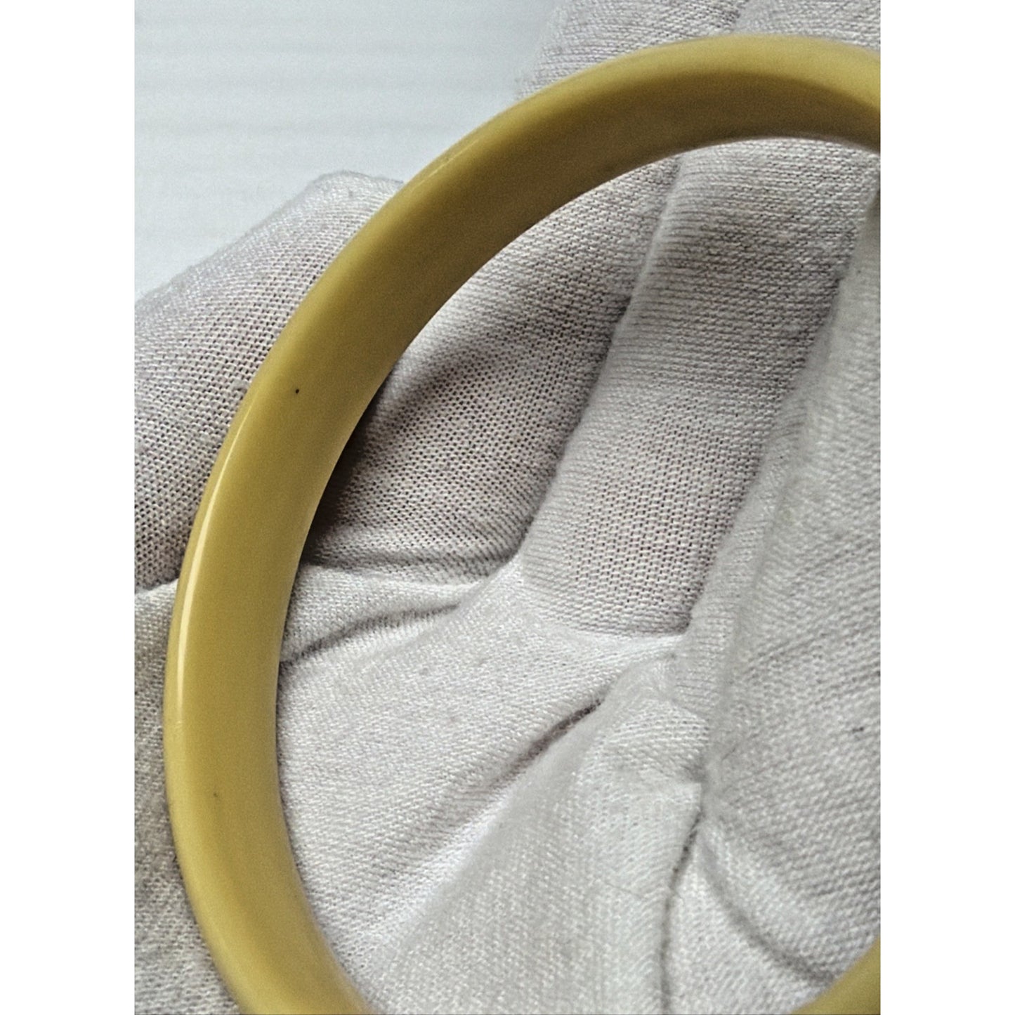Vintage Bakelite Cream Ivory Painted Bangle Bracelet