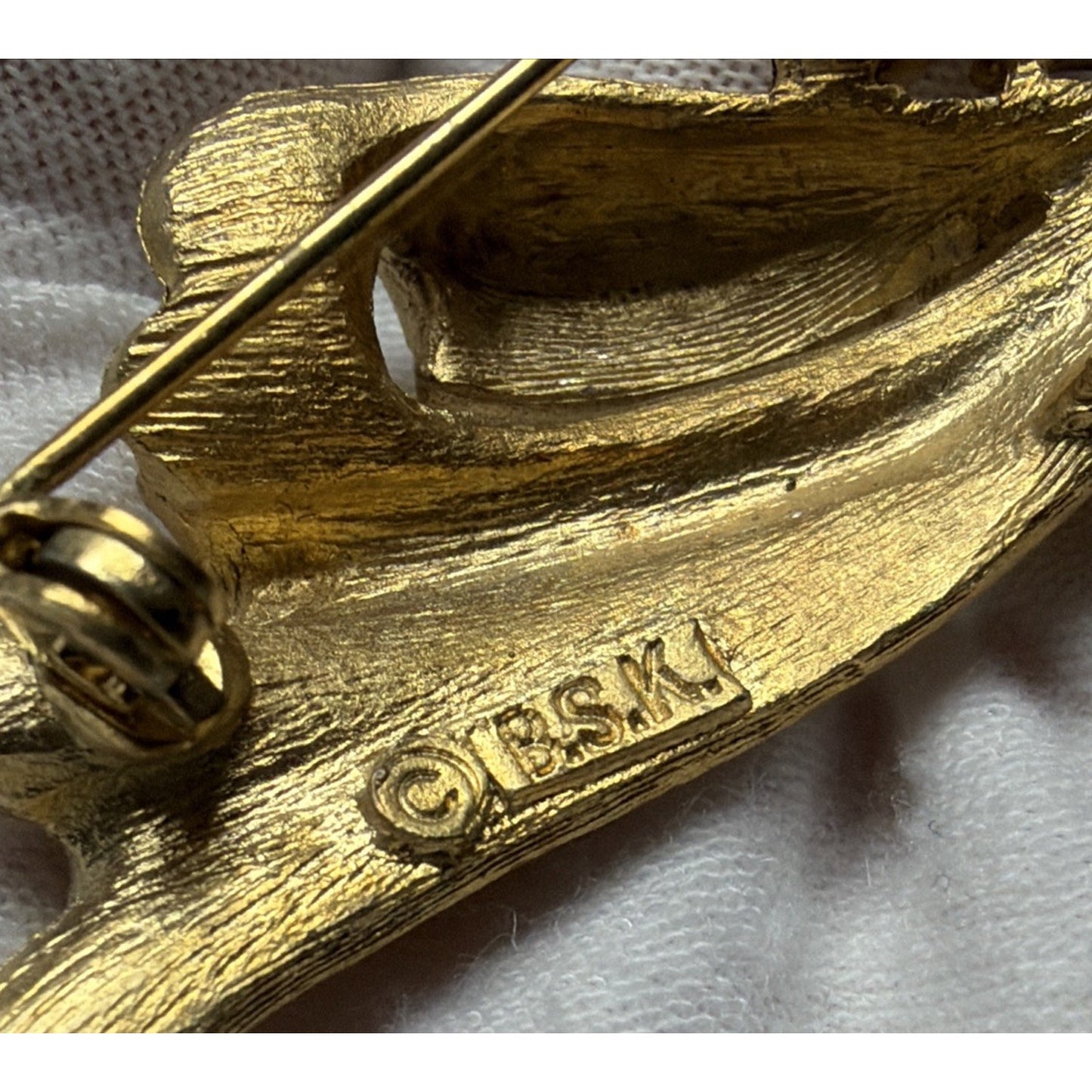 Vintage BSK Brushed Gold Tone Ribbon Faux Pearl Brooch