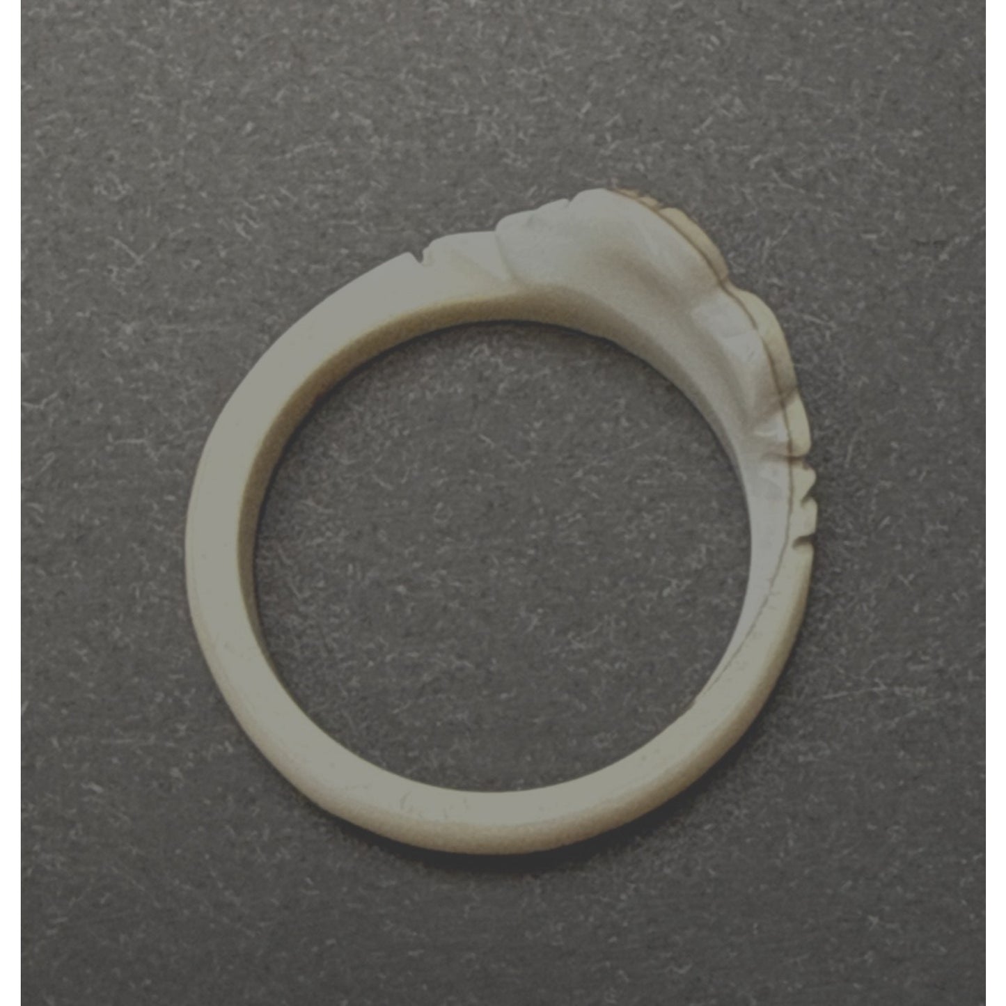 Vintage Southwest Style Bird in Flight Carved Shell Ring Sz 5.75