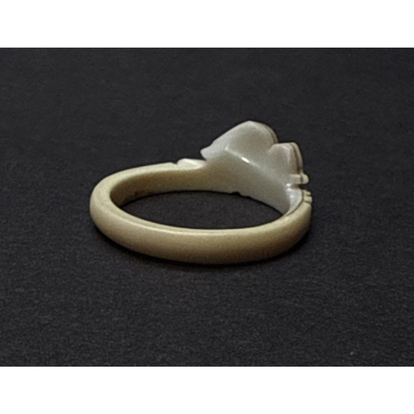 Vintage Southwest Style Bird in Flight Carved Shell Ring Sz 5.75