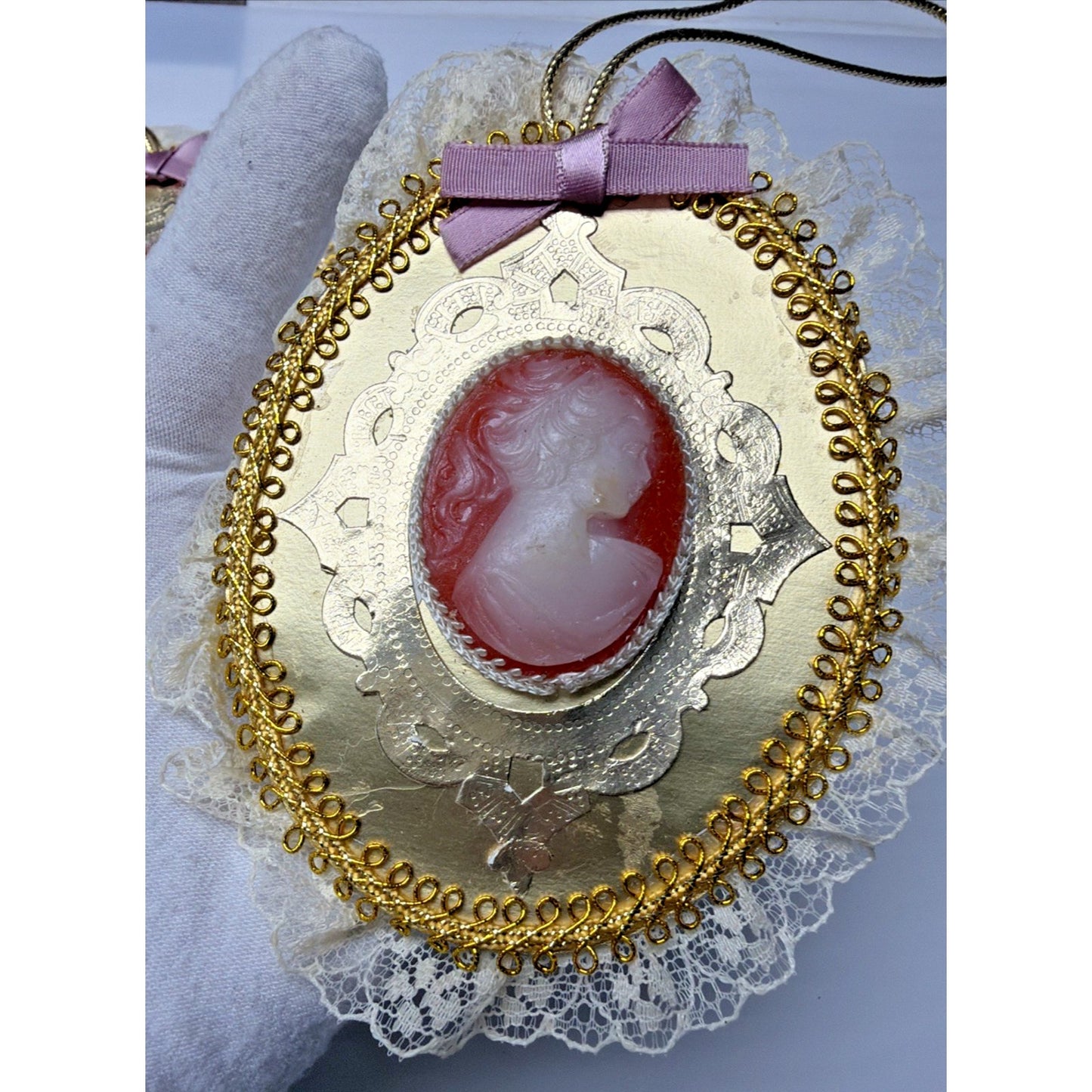 Vintage Lot of 4 Cameo Lace Gold Ornaments Victorian Taiwan As Is