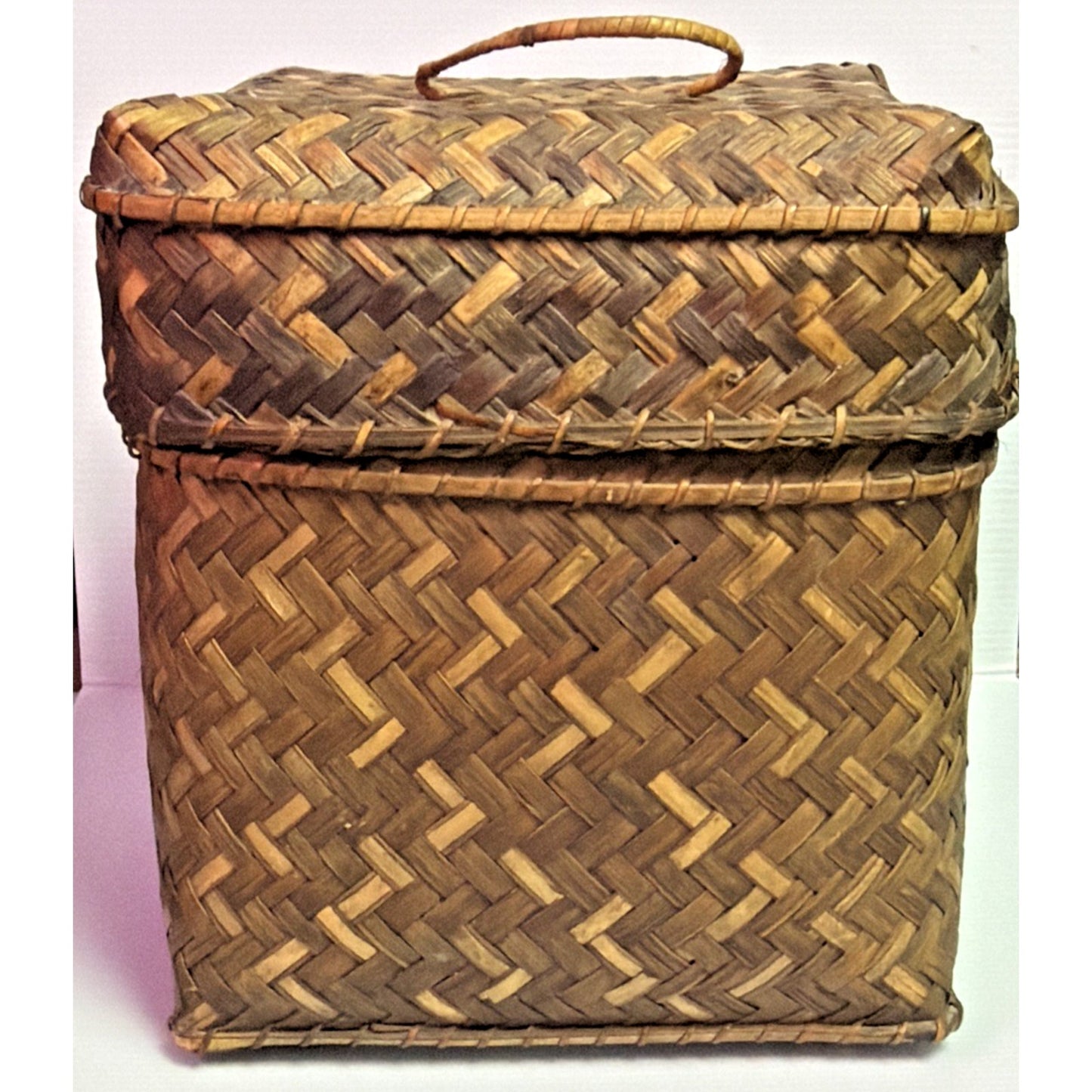 Old Rattan Woven Bamboo Storage Basket Sewing Woven Handle Lid Container