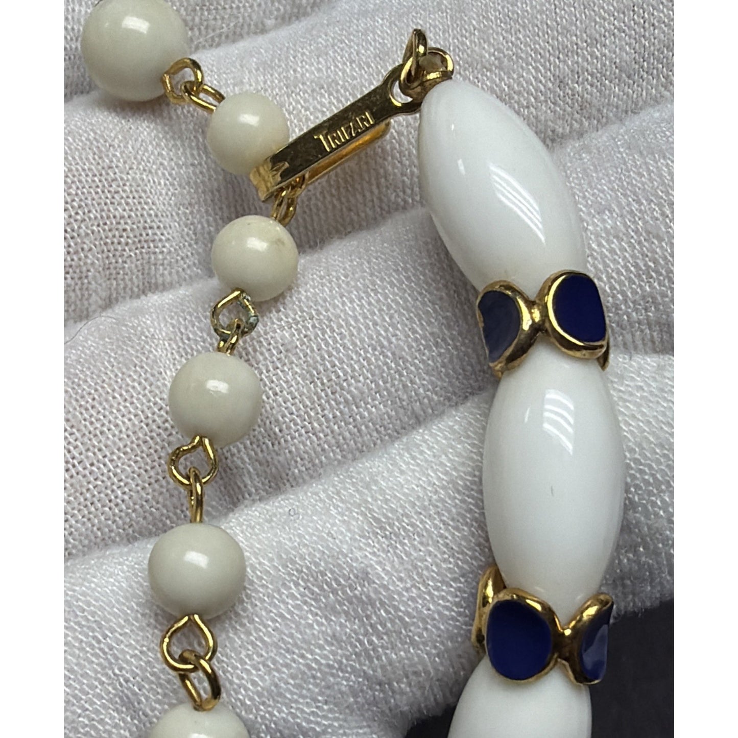 Vtg Crown Trifari White Lucite Blue Enamel Choker Necklace Earrings Set As Is