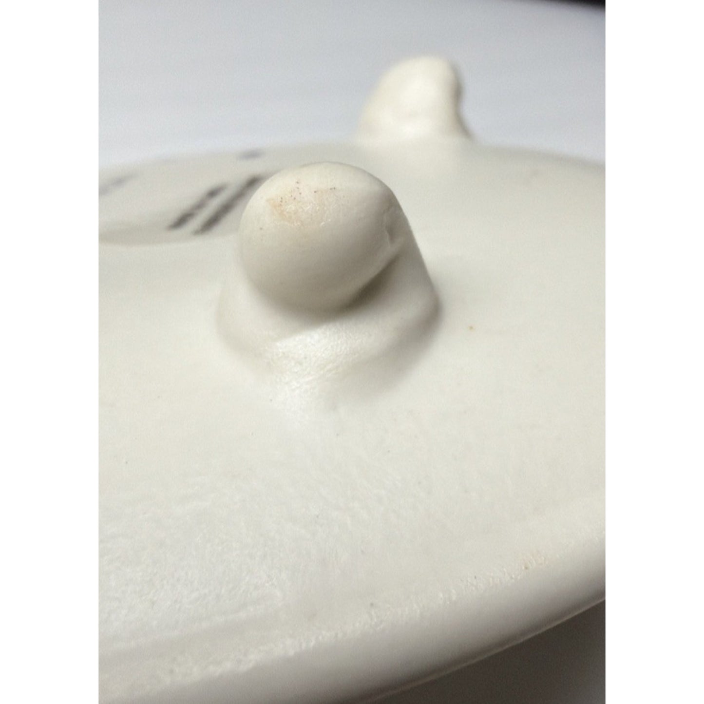 Anthropologie Amelia Herbertson Ceramic Floral Monogram M Footed Soap Dish