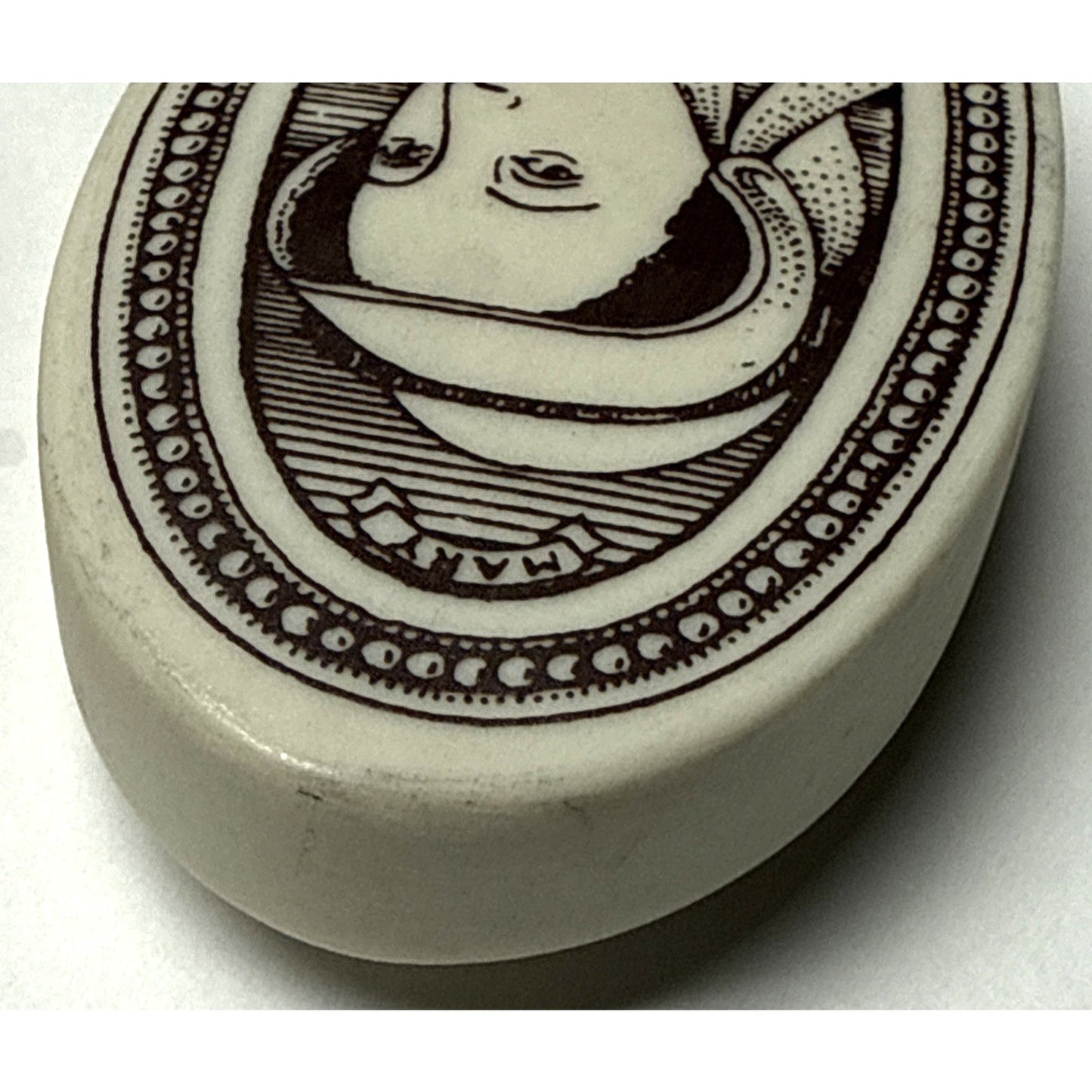 Horizon Porcelain Scotland Queen Mary Scots Trinket Lidded Jewelry Box Read