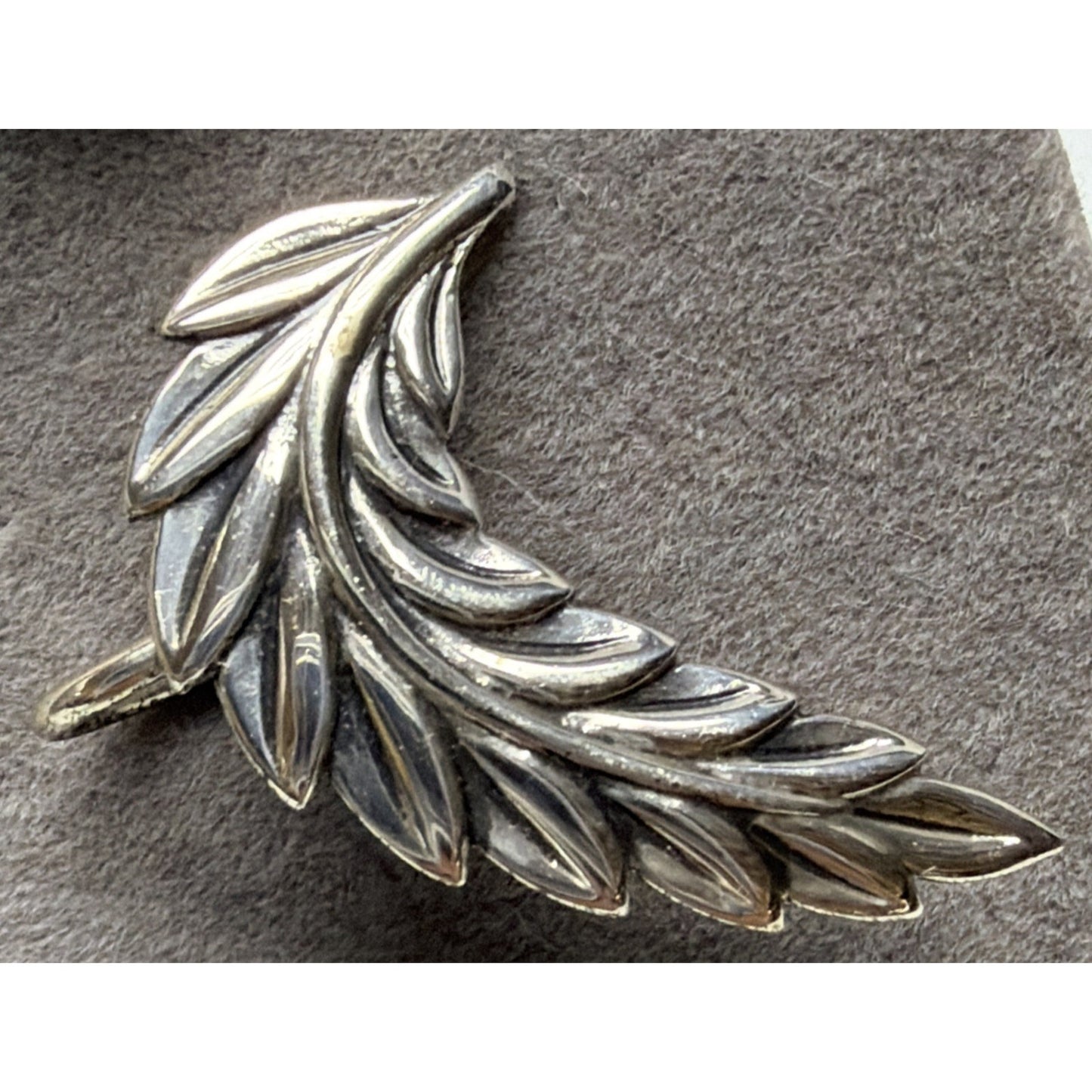 Vtg Bell Trading Post Sterling Silver Leaf Earrings Feathered Screw Back Card