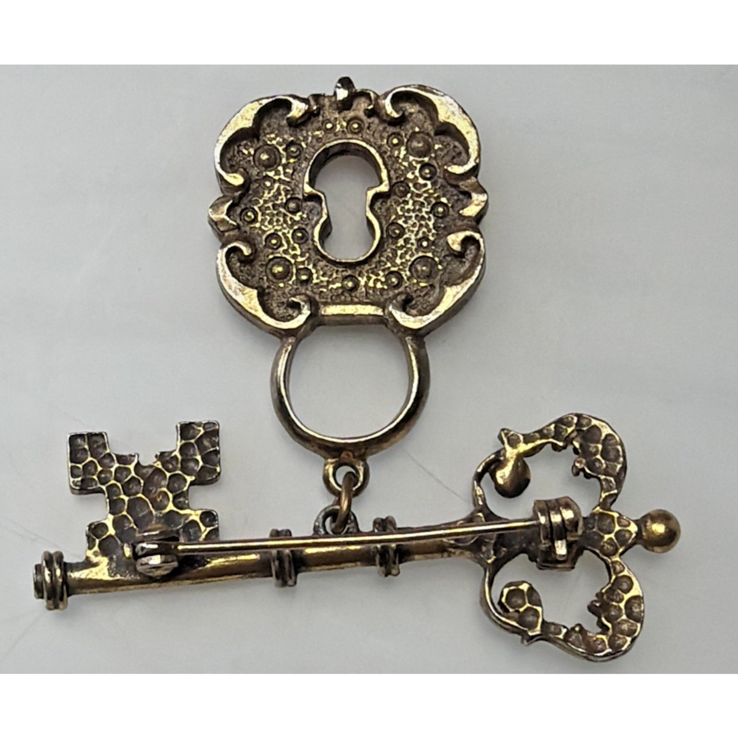 Vintage Bronze Gold Tone Ornate Skeleton Key Brooch Pin Hanging Padlock