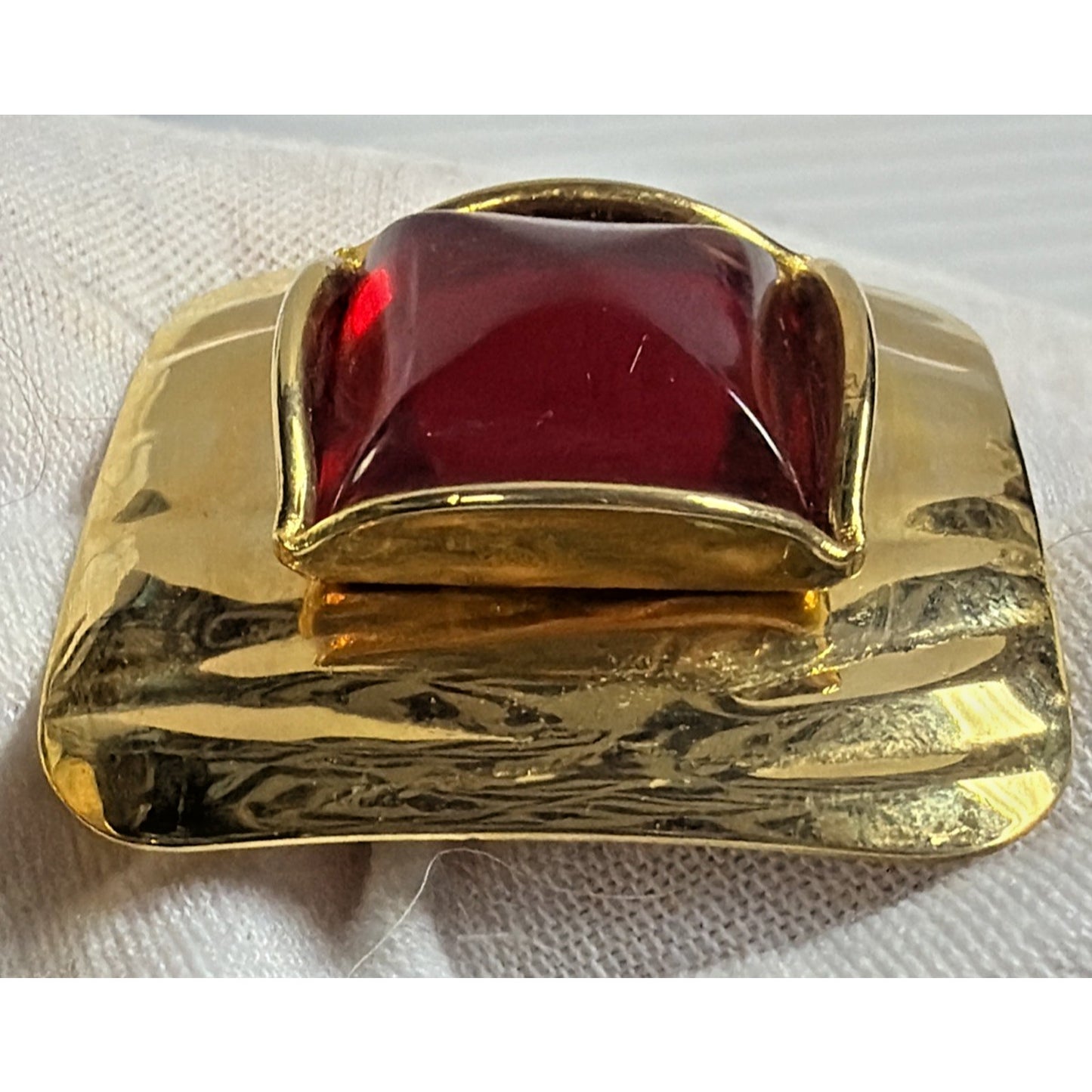 Vintage Jewels by Park Lane Chunky Gold Tone Clip On Earrings Red Jelly Lucite