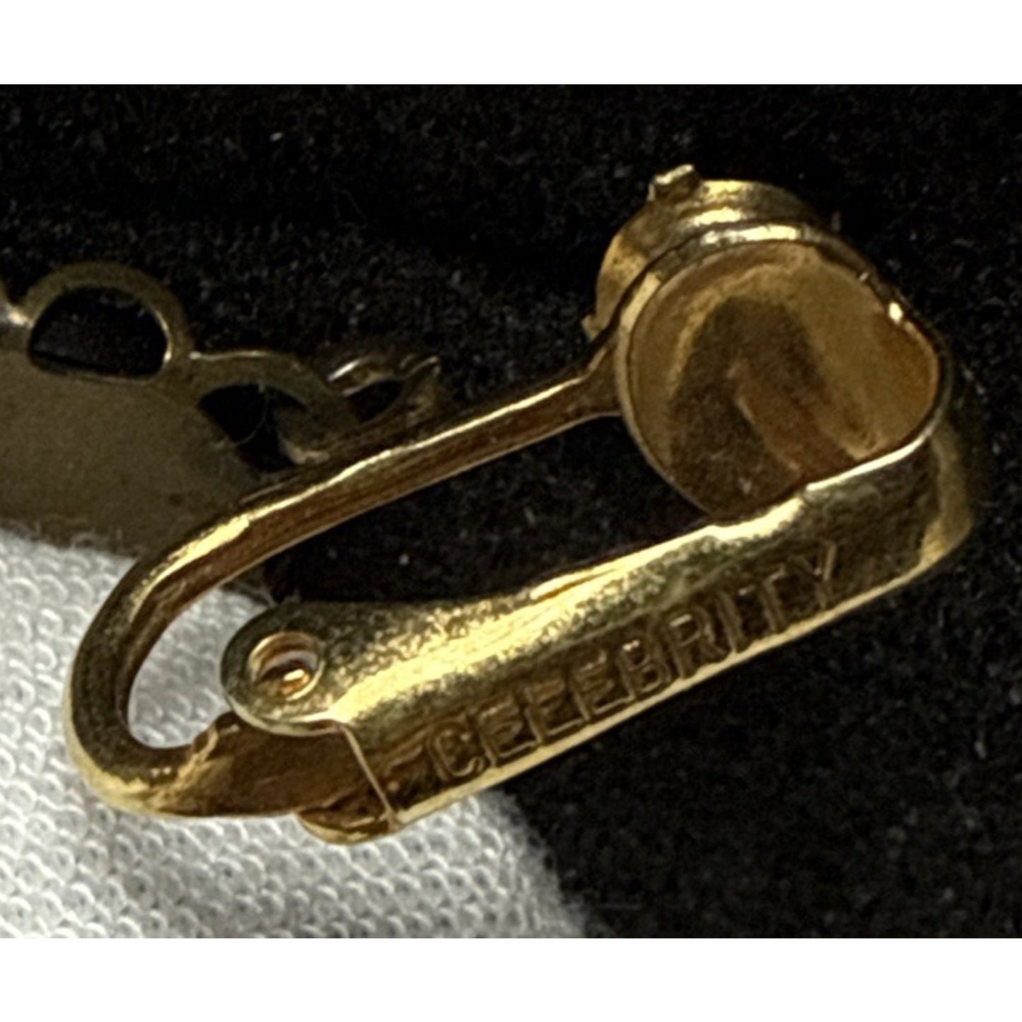 Vintage Juliana D&E Celebrity Glass Intaglio Cameo Clip Earring 1 Only