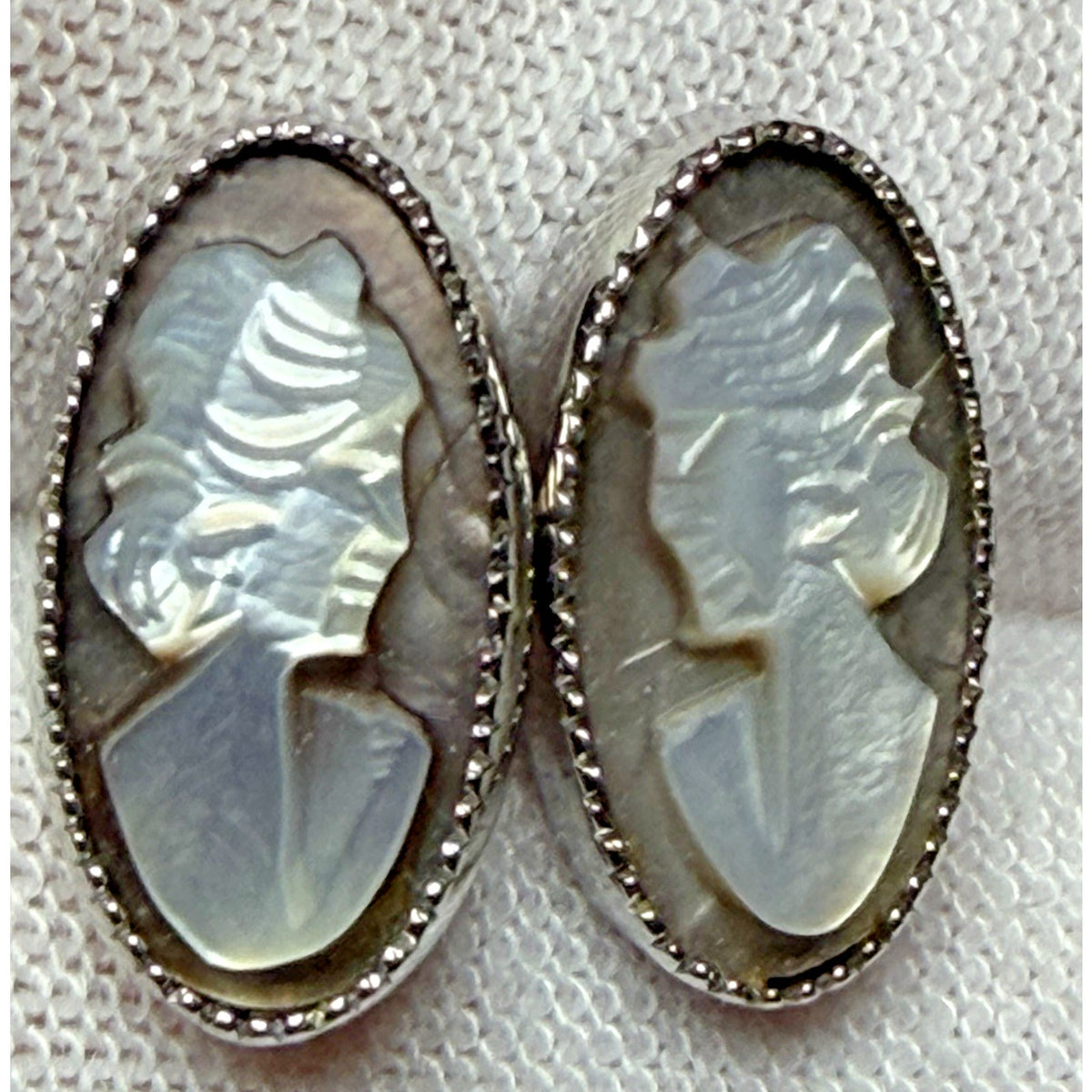 Vtg 10K 14K White Gold Shell Abalone Carved Etched Cameo Stud Earrings As Is