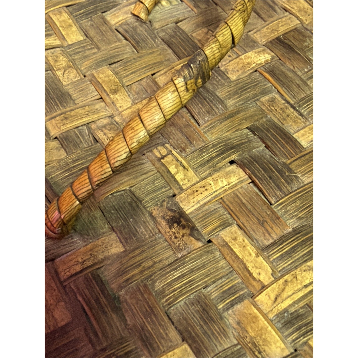 Old Rattan Woven Bamboo Storage Basket Sewing Woven Handle Lid Container
