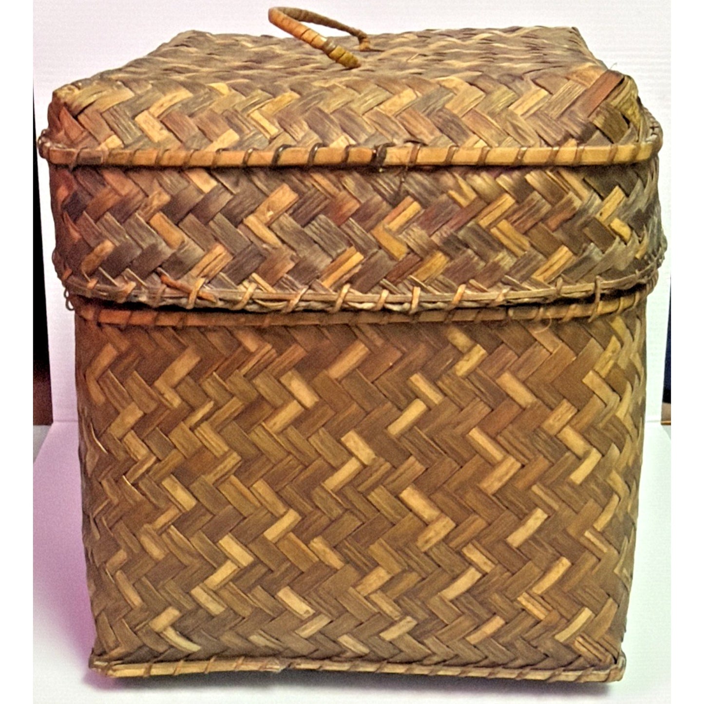 Old Rattan Woven Bamboo Storage Basket Sewing Woven Handle Lid Container