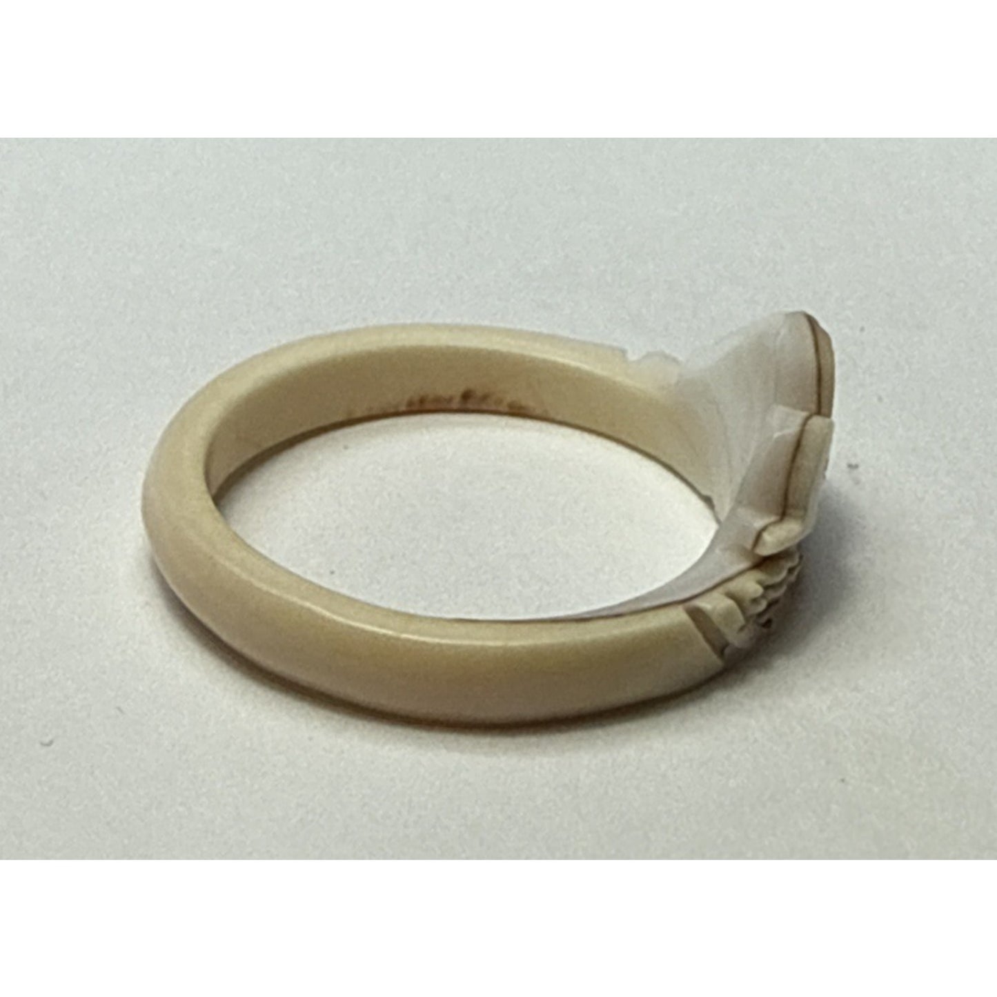 Vintage Southwest Style Bird in Flight Carved Shell Ring Sz 5.75