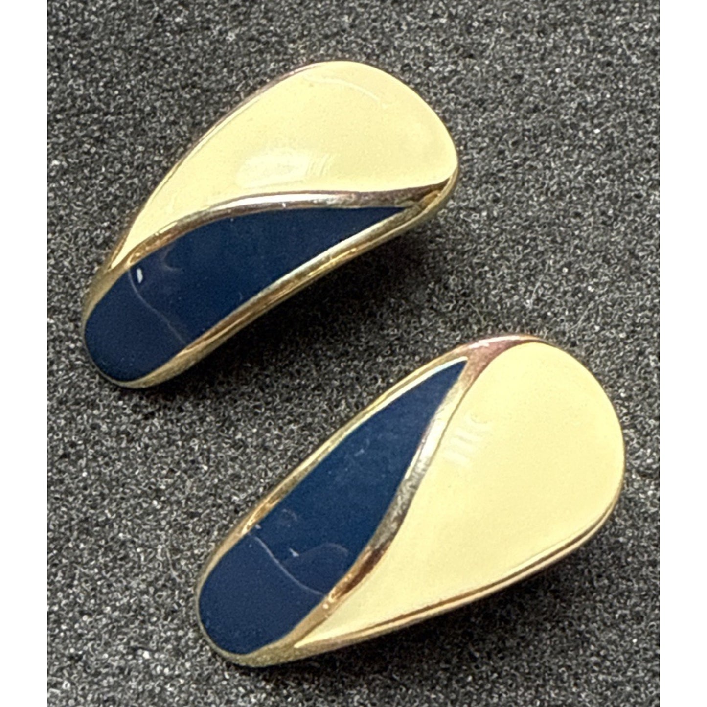 Vintage Crown Trifari Gold Tone Enamel Cream White Navy Blue Clip On Earrings
