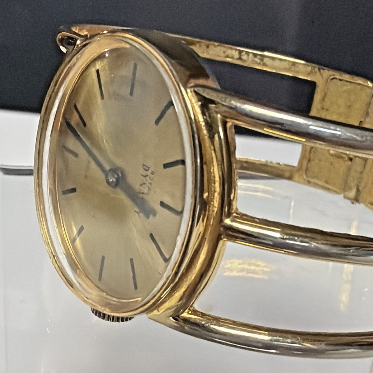 Vintage Royal Dynasty 17 Jewels Watch Cuff Bracelet Gold Tone Works