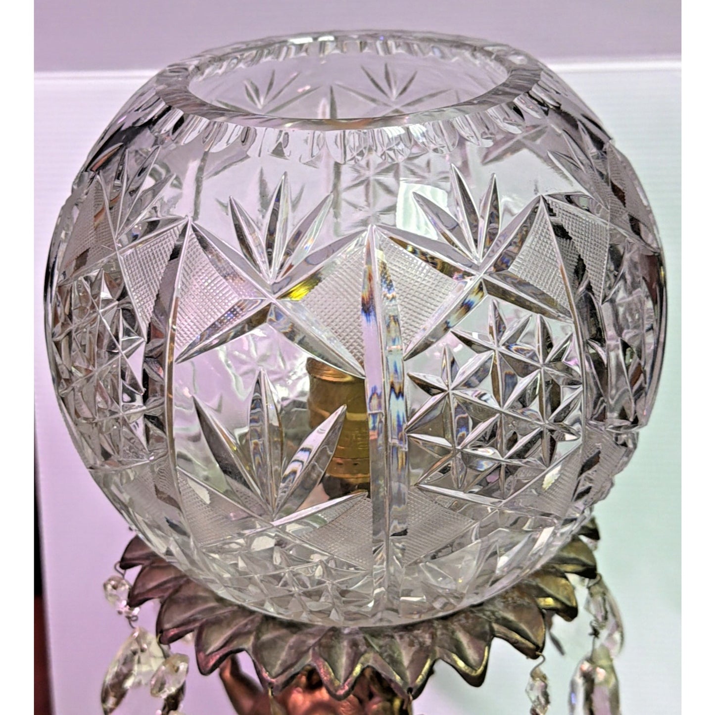Hollywood Regency Brass Cherub Crystal Cut Globe Marble Parlor Lamp Waterfall