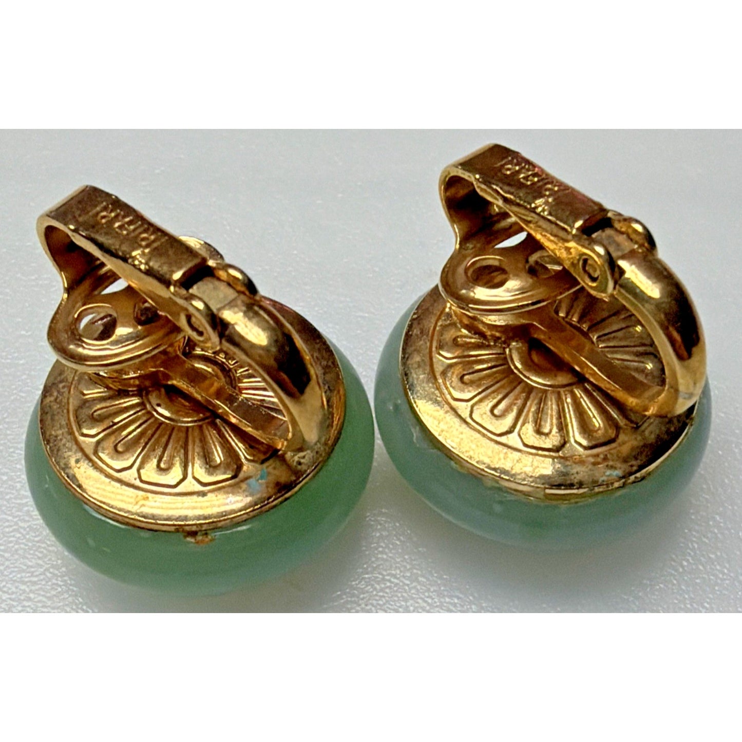 Vintage Crown Trifari Jade Green Glass Cabochon Clip Earrings Gold Tone Round As