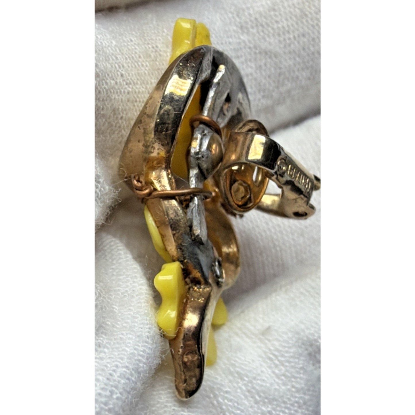 Trifari Yellow Floral Flower Clip On Earrings Rhinestone Center Gold Tone Damage