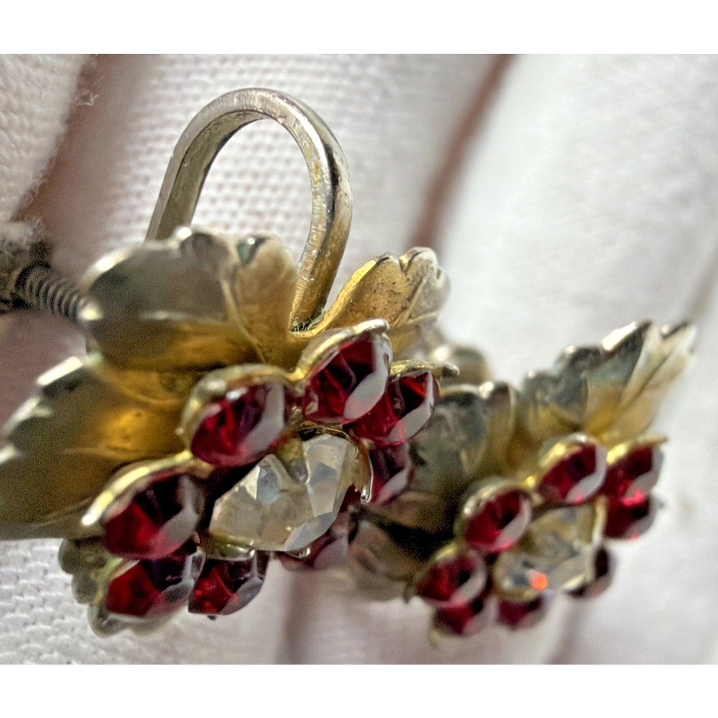 Vintage Gold Tone Leaf Screw Back Earrings Ruby Red Rhinestone White Clear