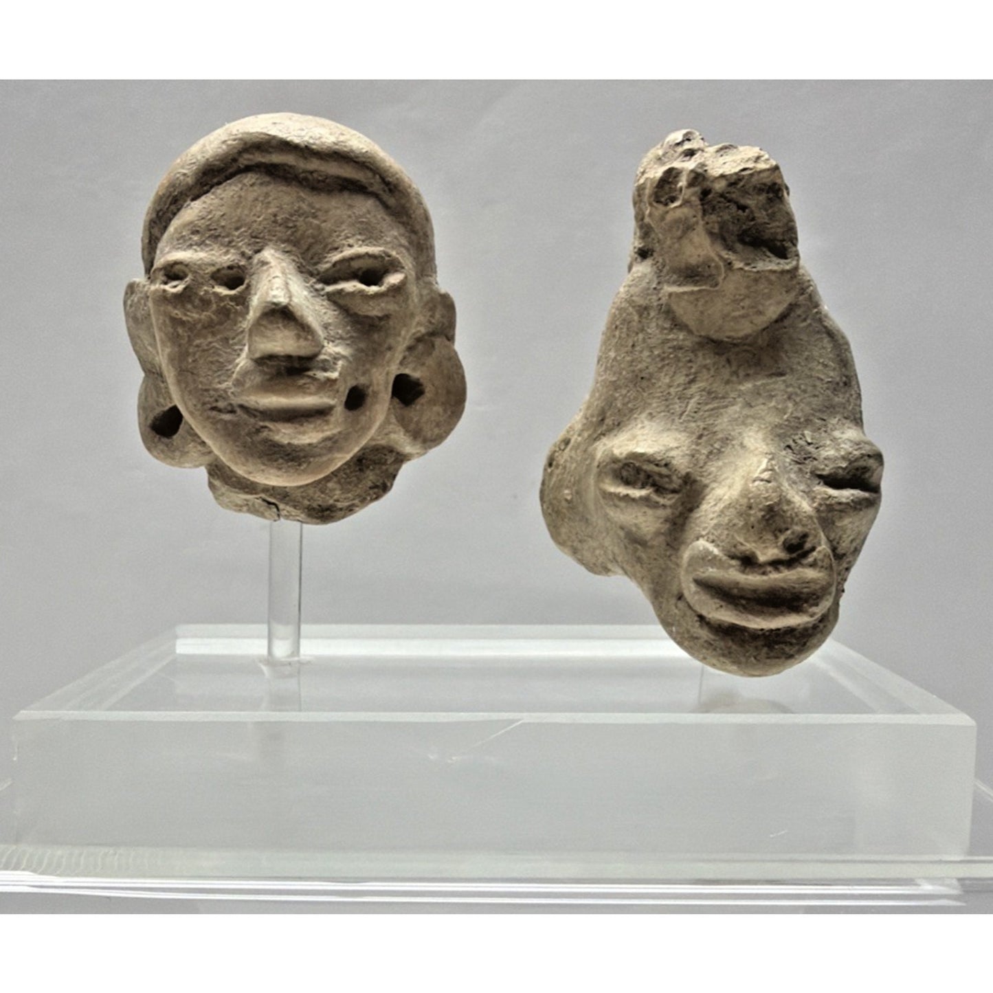 Pre-Columbian Pottery Head Fragment Acrylic Stand Tumaco La Tolita As Is Read