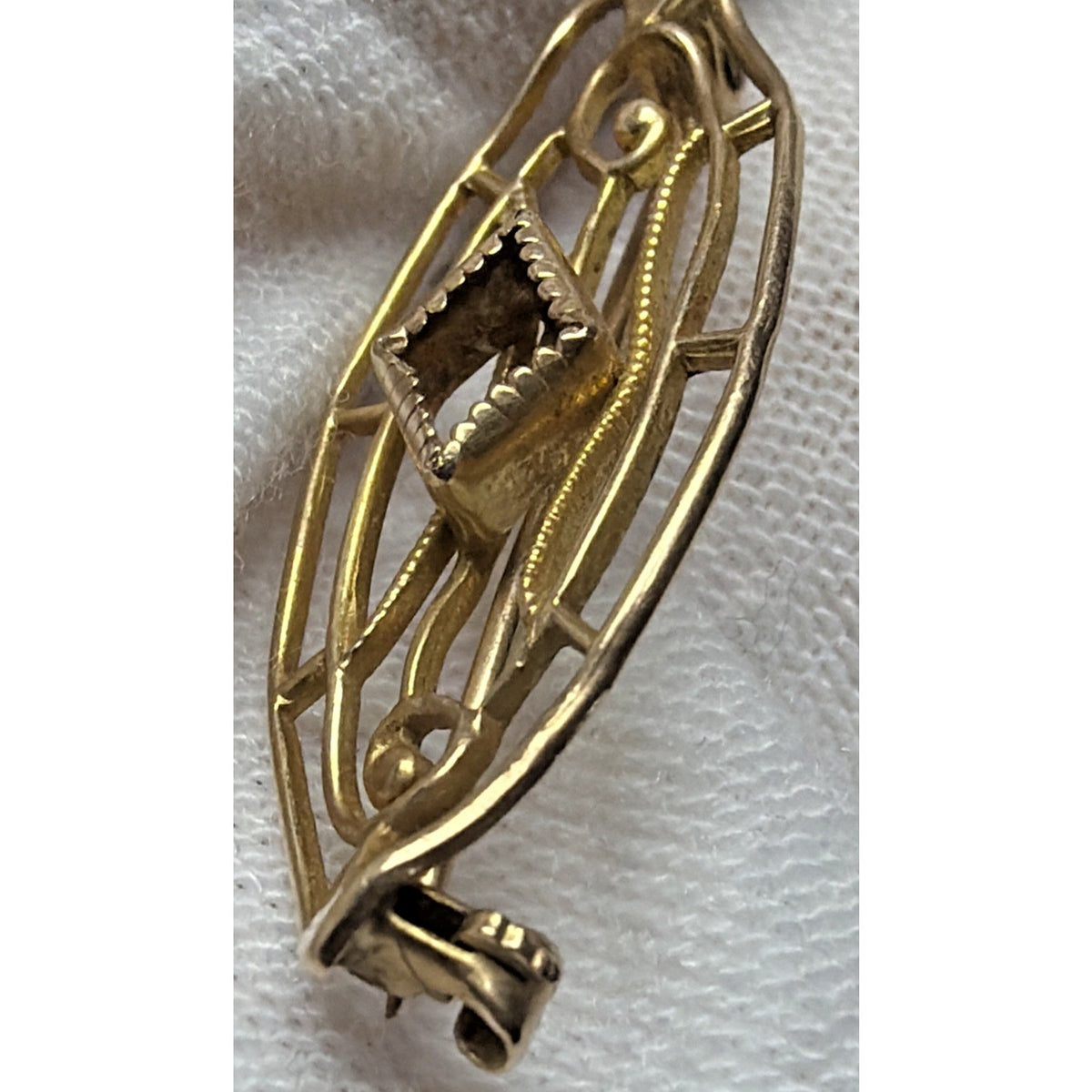 Art Nouveau 10K Yellow Gold Ornate Bar Pin As Is