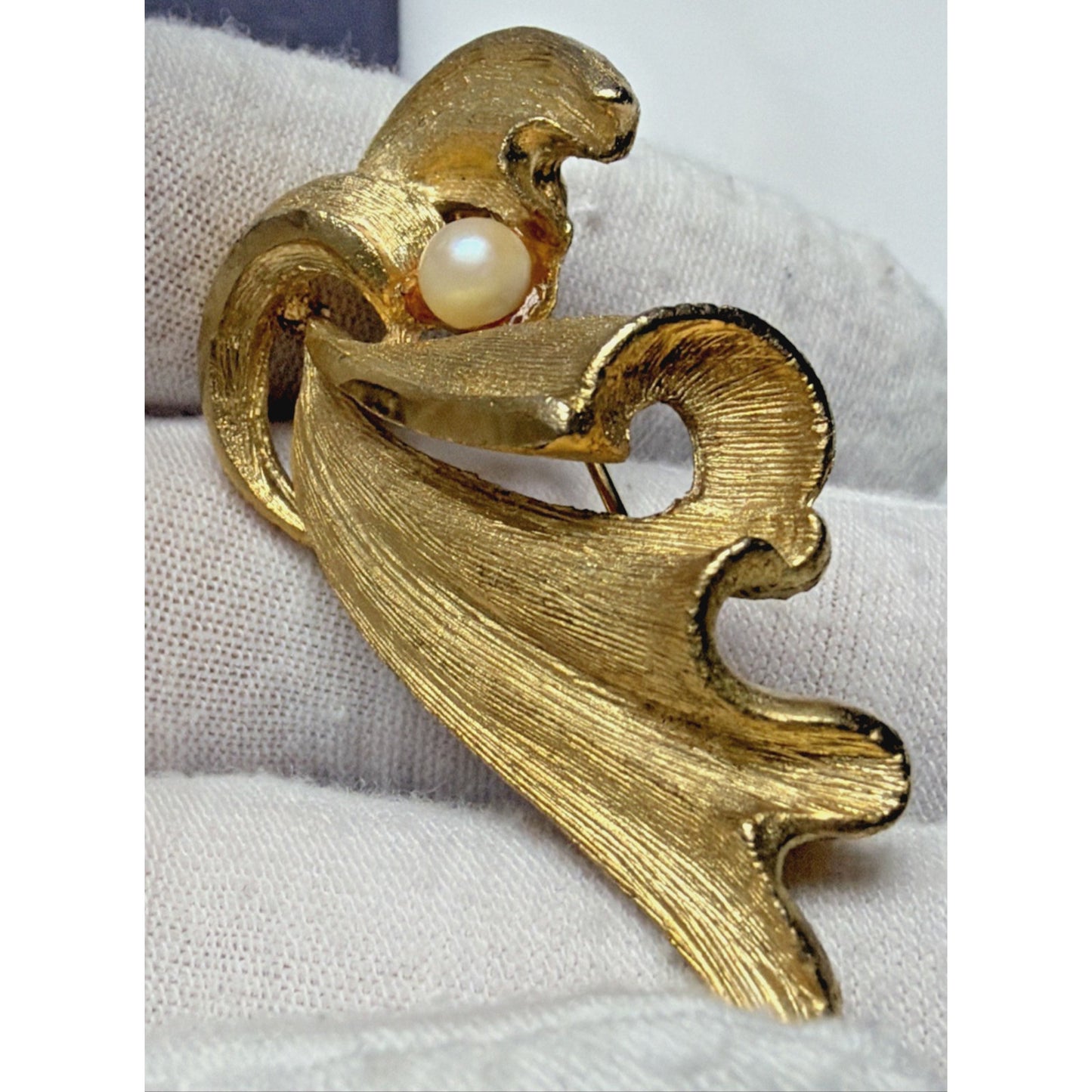 Vintage BSK Brushed Gold Tone Ribbon Faux Pearl Brooch