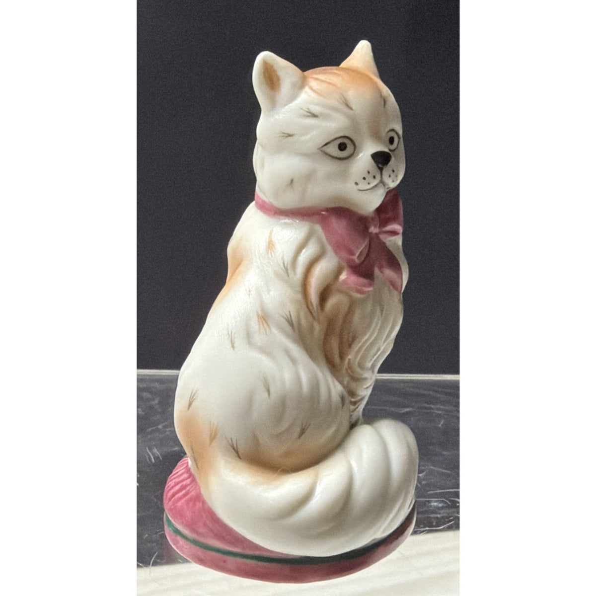 Vintage 1986 Franklin Mint Curio Cabinet Staffordshire Porcelain Cat Pillow