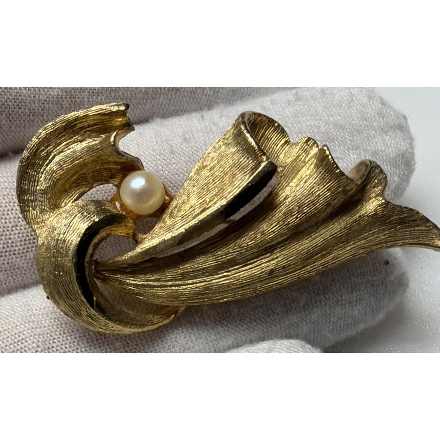 Vintage BSK Brushed Gold Tone Ribbon Faux Pearl Brooch