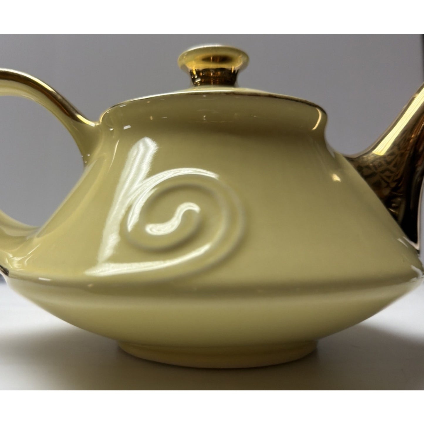Vintage Homer Laughlin Teapot 22kt Gold Yellow Alladin Genie Ceramic Pearl China