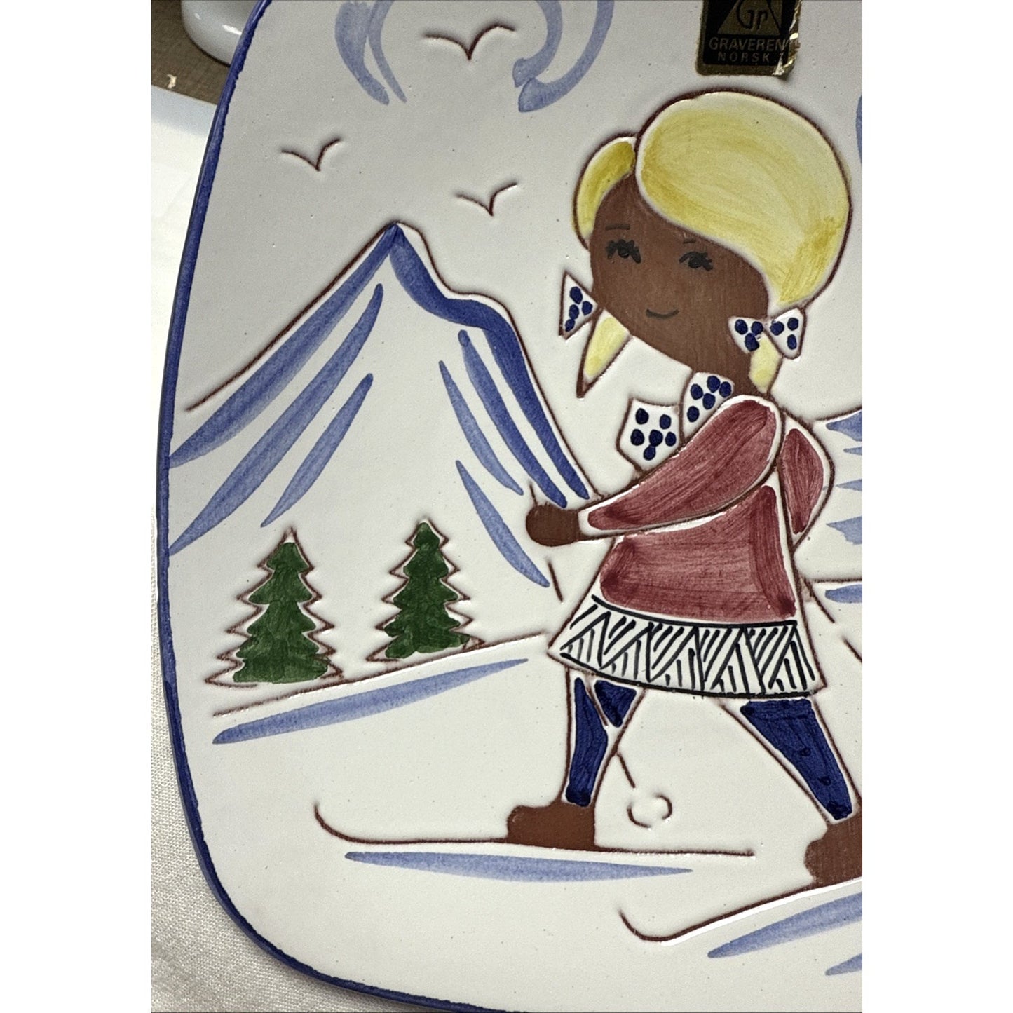 Vintage Graverens Norway Folk Art Pottery Plate Winter Skiing Girl 787 SD As-Is