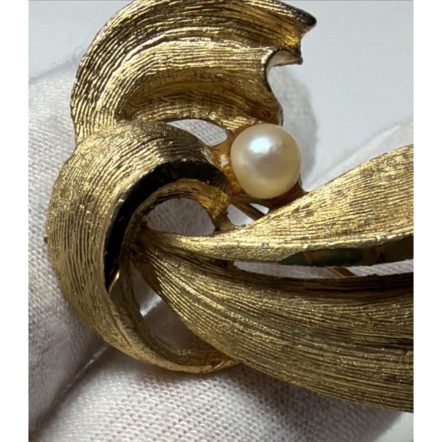 Vintage BSK Brushed Gold Tone Ribbon Faux Pearl Brooch