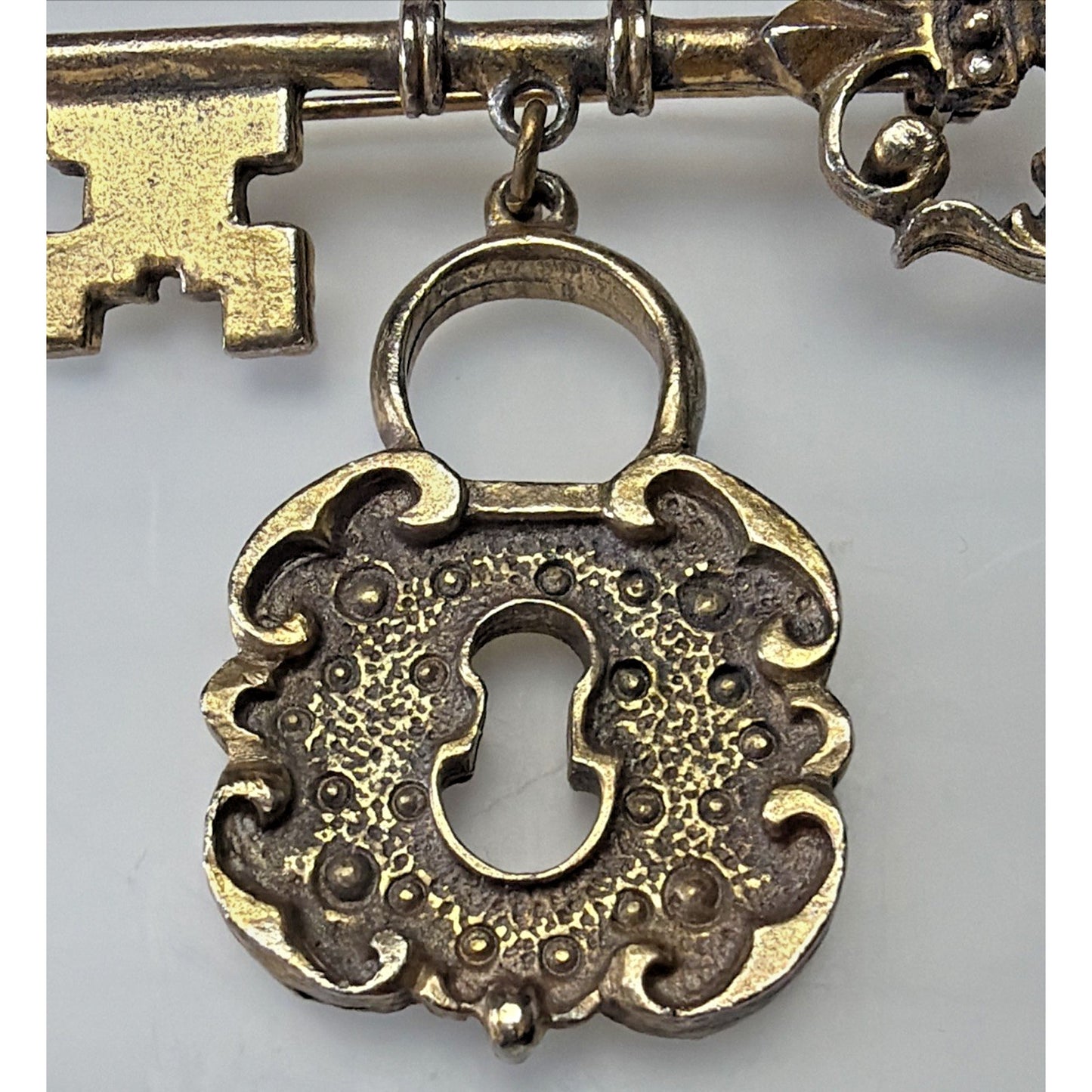 Vintage Bronze Gold Tone Ornate Skeleton Key Brooch Pin Hanging Padlock