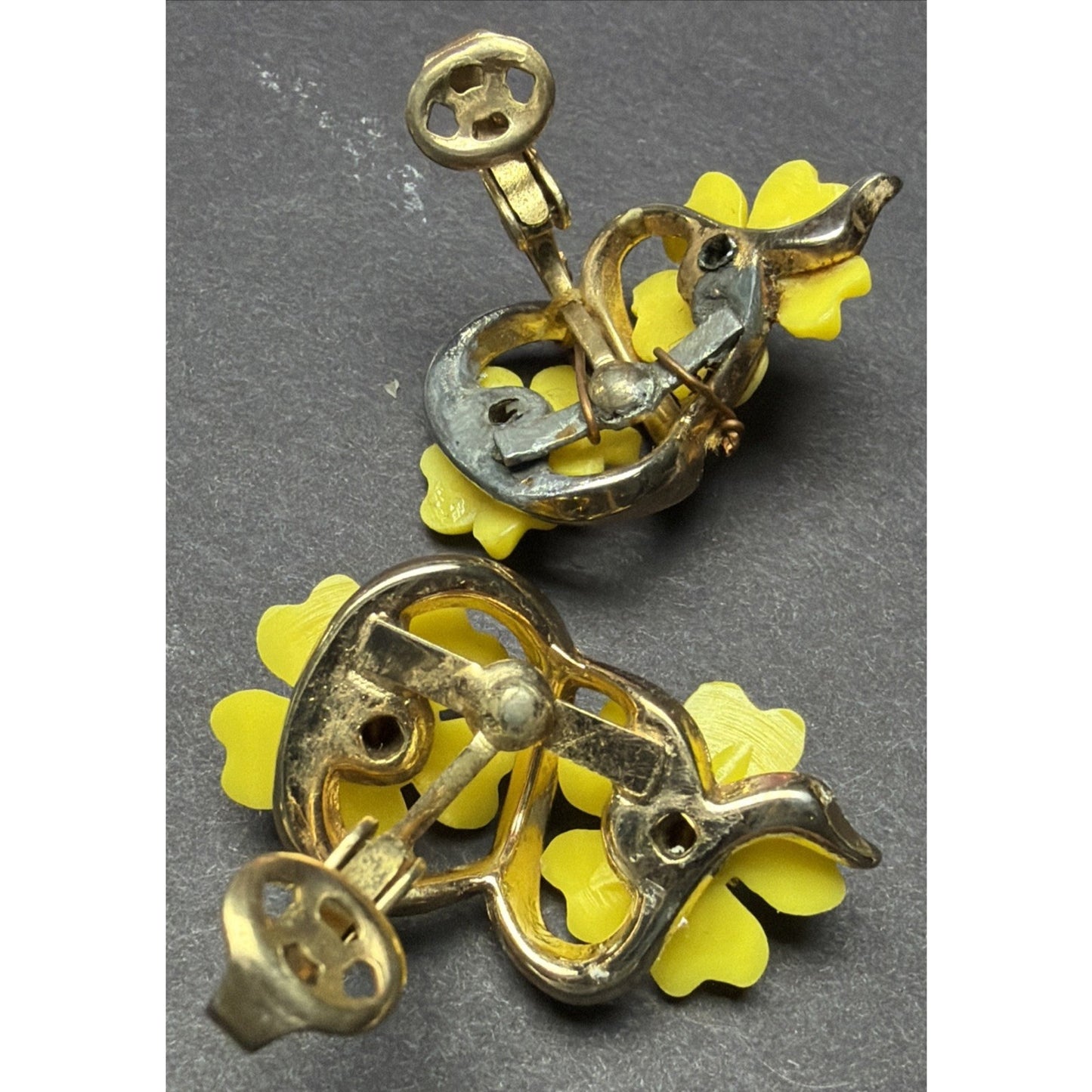Trifari Yellow Floral Flower Clip On Earrings Rhinestone Center Gold Tone Damage