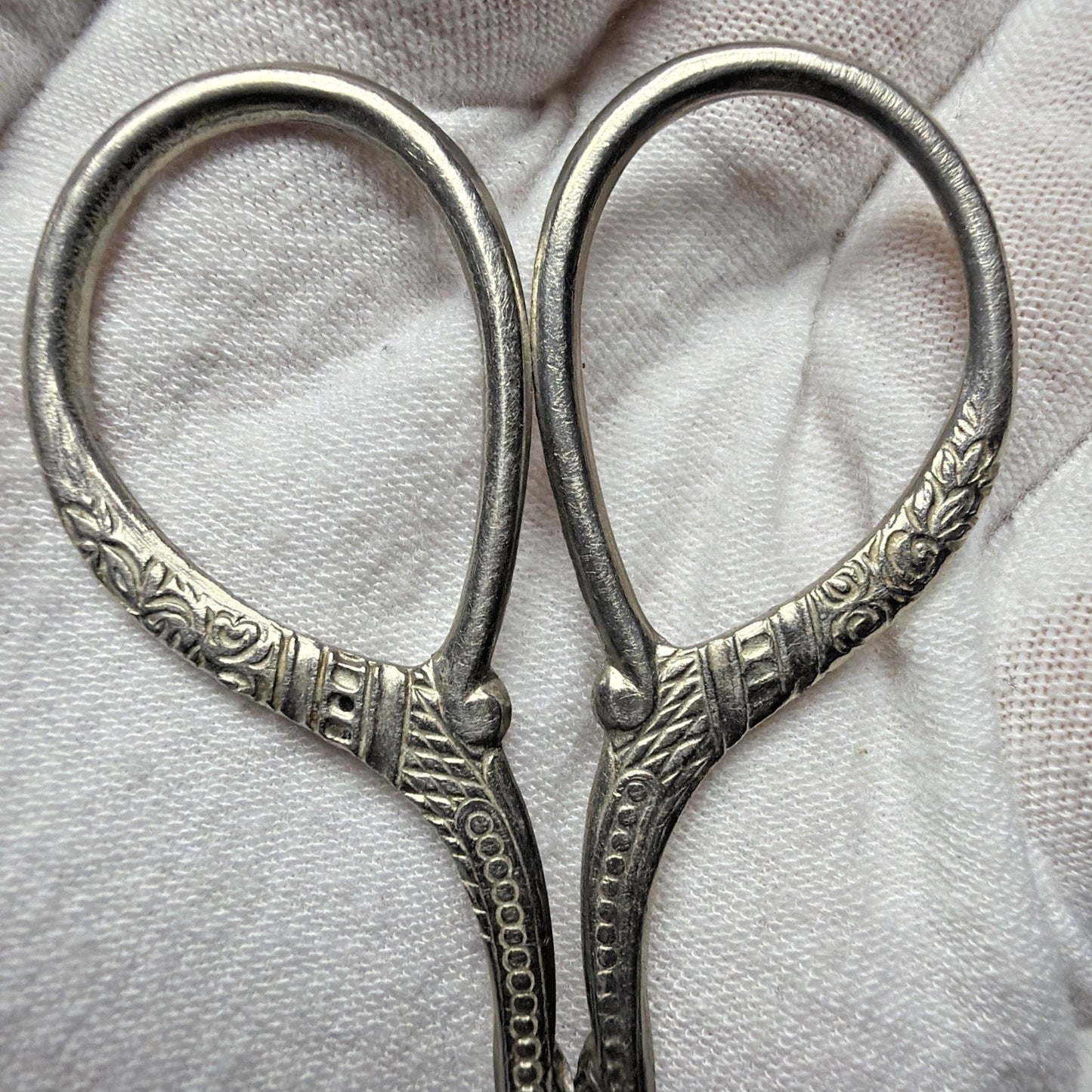 Vintage USA Darning Embroidery Scissors Sewing Silver Tone Ornate Scroll 3.5"